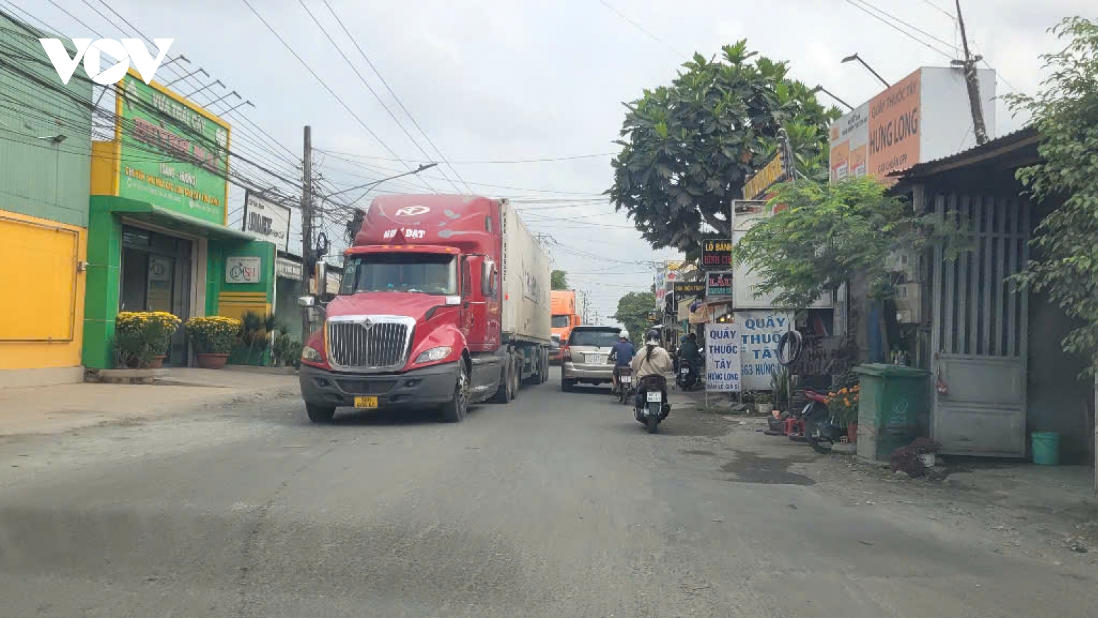 Đồng Tháp chấn chỉnh tình trạng container đậu tràn lan sau phản ánh của VOV