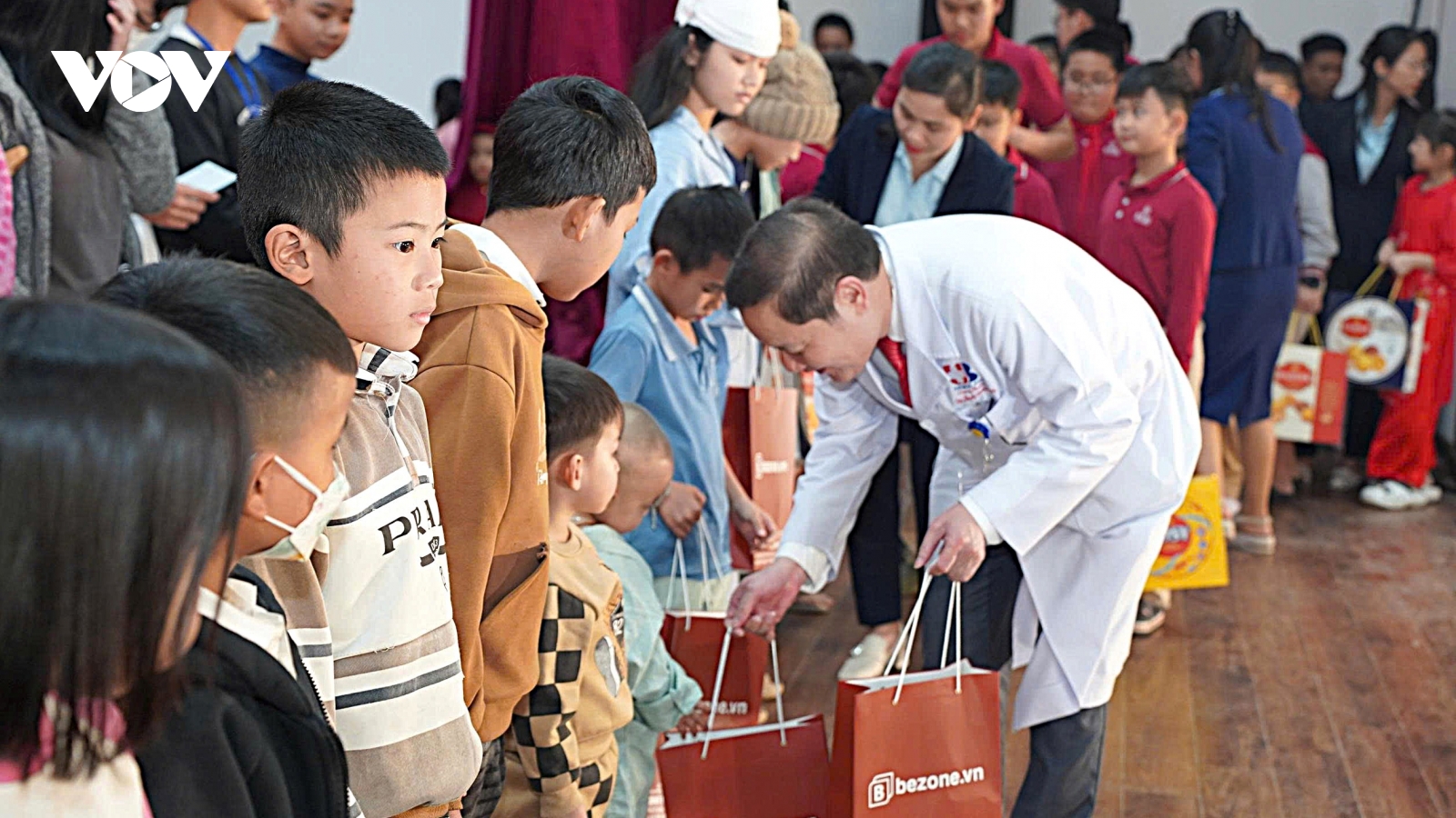 “Xuân yêu thương 2026” đến với 400 bệnh nhân ung thư ở Nghệ An