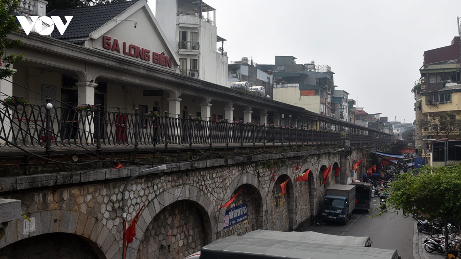 Đánh thức vòm cầu đá hơn 120 tuổi dưới chân cầu Long Biên