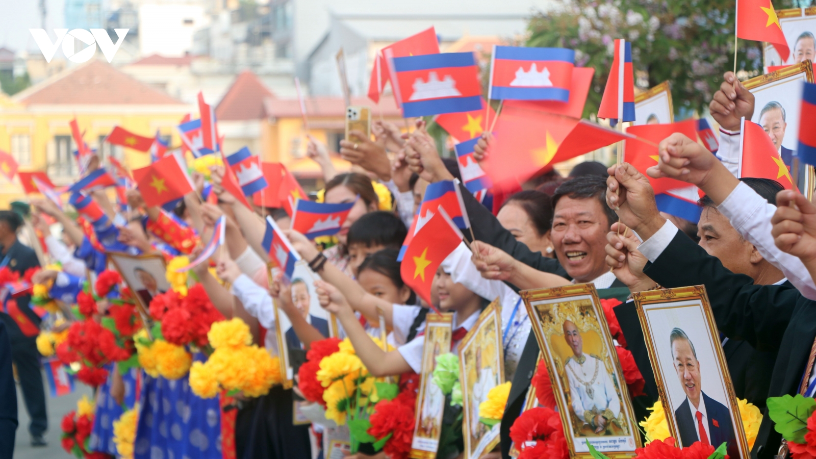 Ấm áp tình quê hương trong lễ đón Tổng Bí thư Tô Lâm tại Campuchia