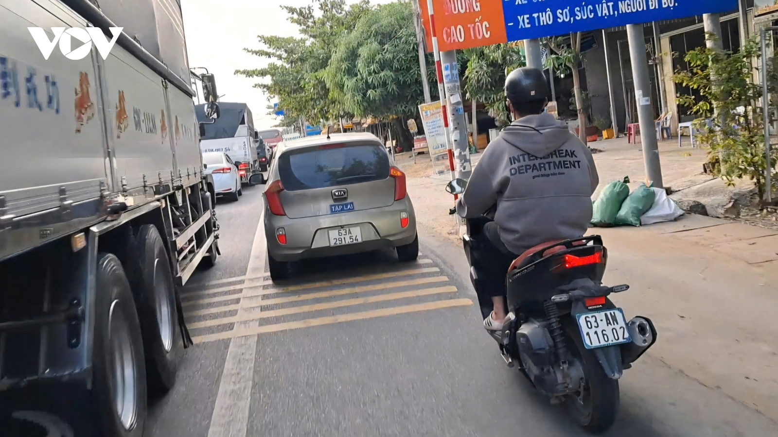 Xử phạt ô tô tập lái lưu thông sai làn đường ở Đồng Tháp