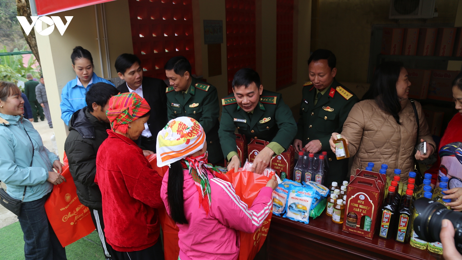 Để đồng bào biên giới có Tết đầm ấm, đủ đầy