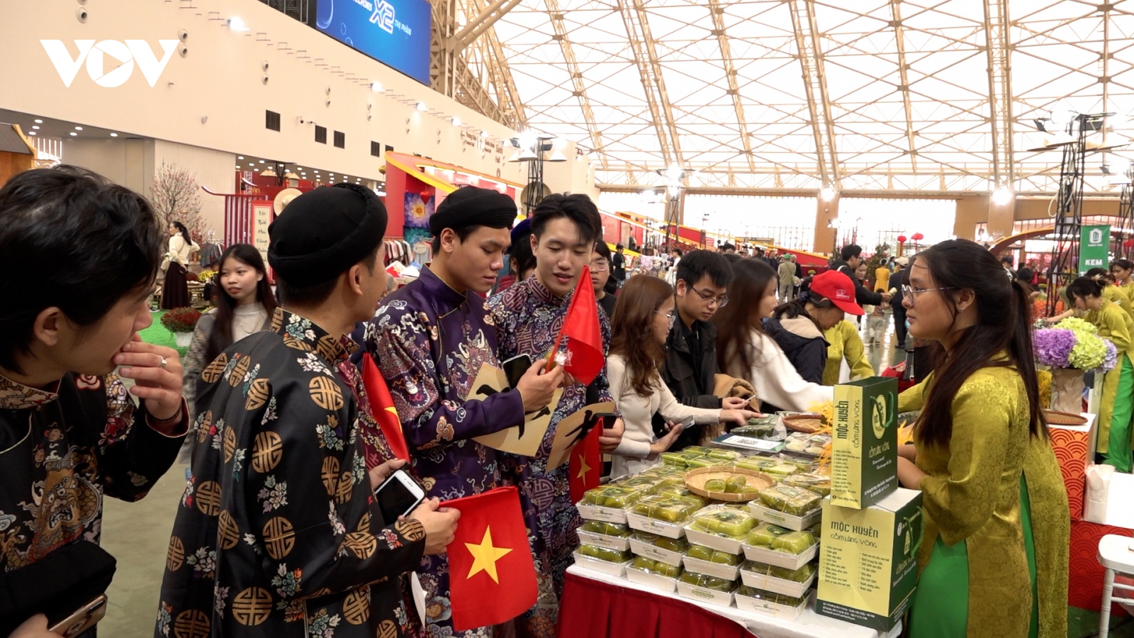 Sắc xuân rộn ràng, giao thương bứt tốc tại Hội chợ Mùa Xuân 2026