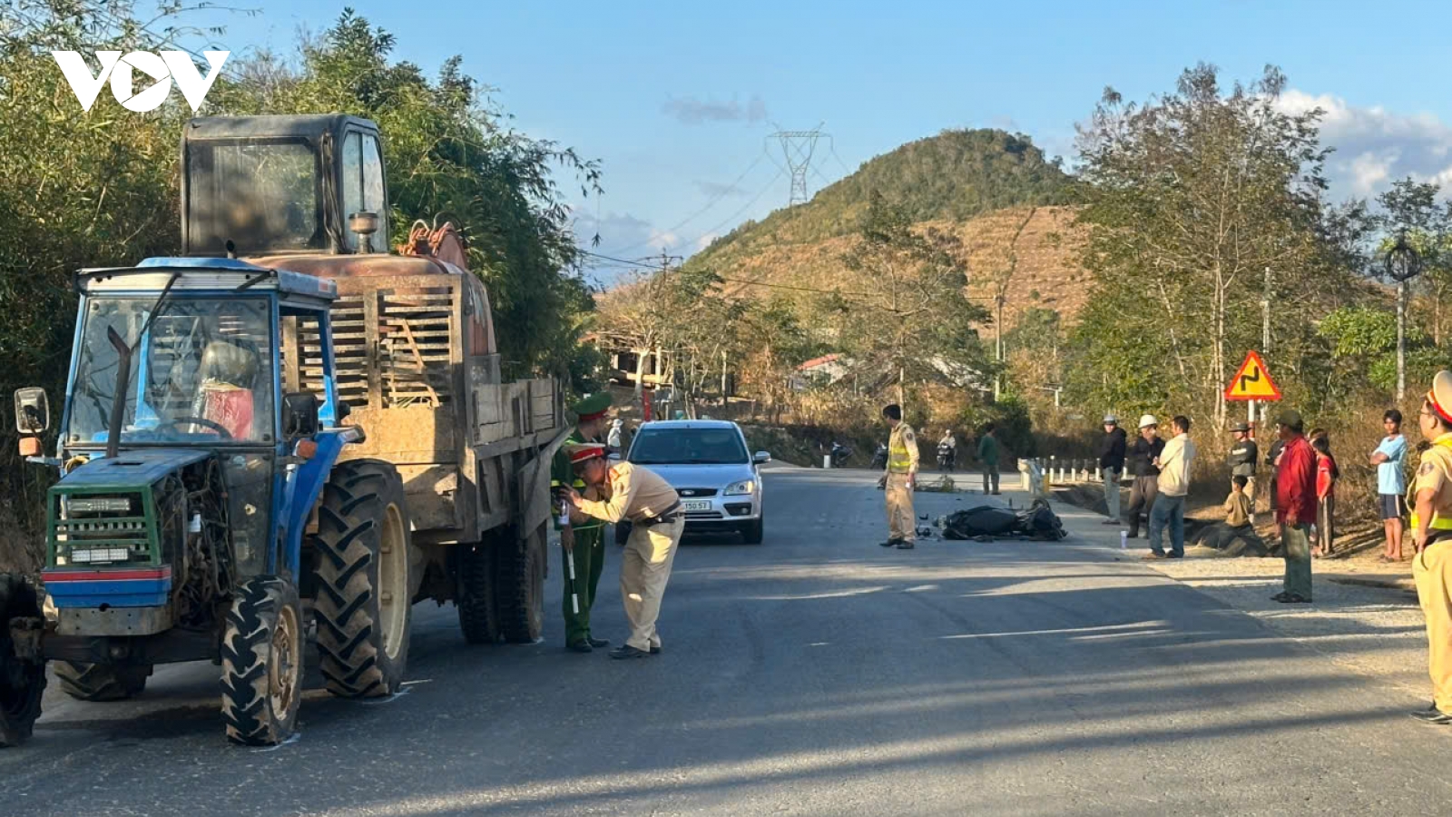 Va chạm xe mô tô với xe máy kéo trên đường Hồ Chí Minh, 1 người tử vong