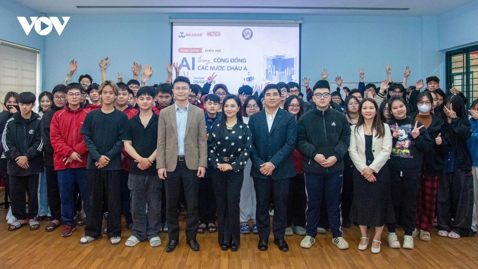 Sinh viên BTEC học tập cùng chuyên gia AI