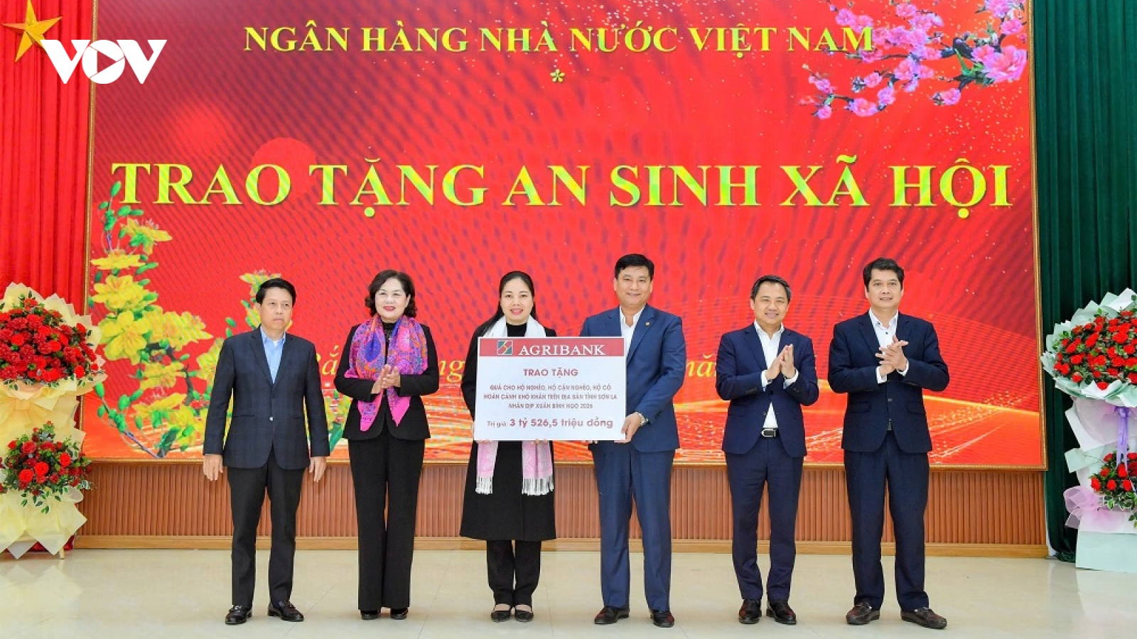 Agribank chung tay cùng ngành Ngân hàng mang Tết ấm đến vùng sâu, vùng xa của Tổ quốc