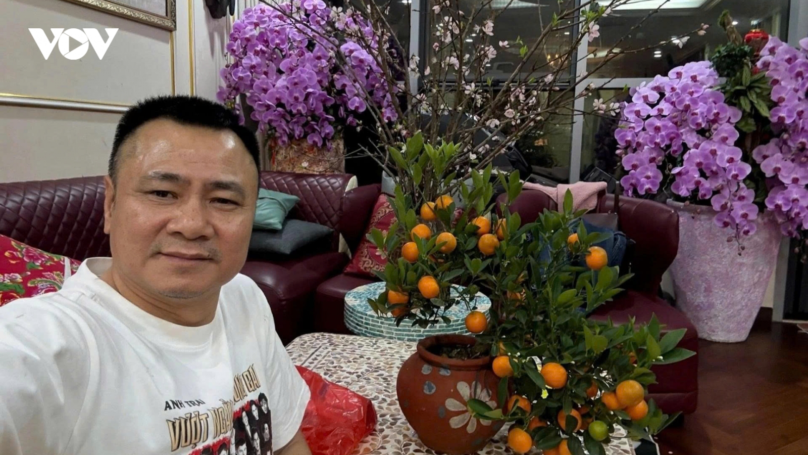 Sao Việt đi chợ hoa, trang hoàng nhà đón Tết Bính Ngọ