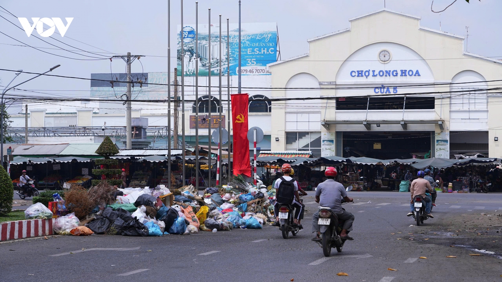 Rác ùn ứ cận Tết, dân Tây Ninh mòn mỏi chờ thu gom