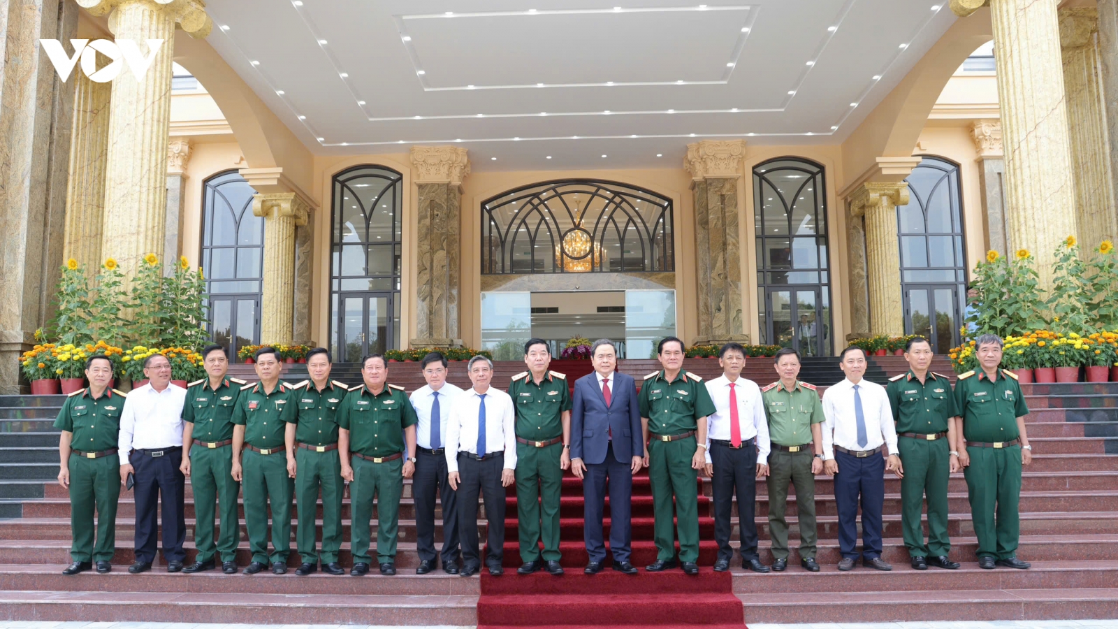 Chủ tịch Quốc hội Trần Thanh Mẫn thăm, tặng quà Đảng ủy - Bộ Tư lệnh Quân khu 9