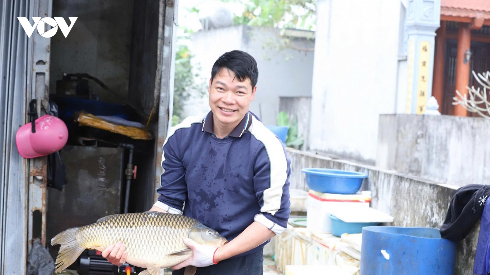 Mùng 3 Tết: Rau xanh, cá tươi “đắt khách”, thịt giò vắng người mua