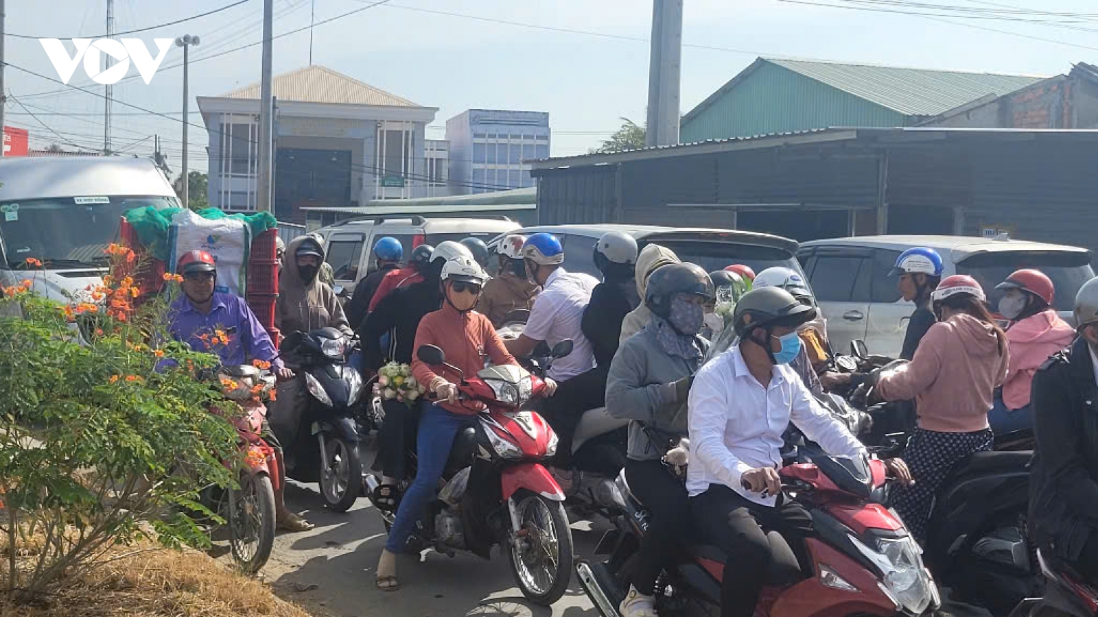 Đồng Tháp tích cực khắc phục kẹt xe kéo dài tại các cổng chùa