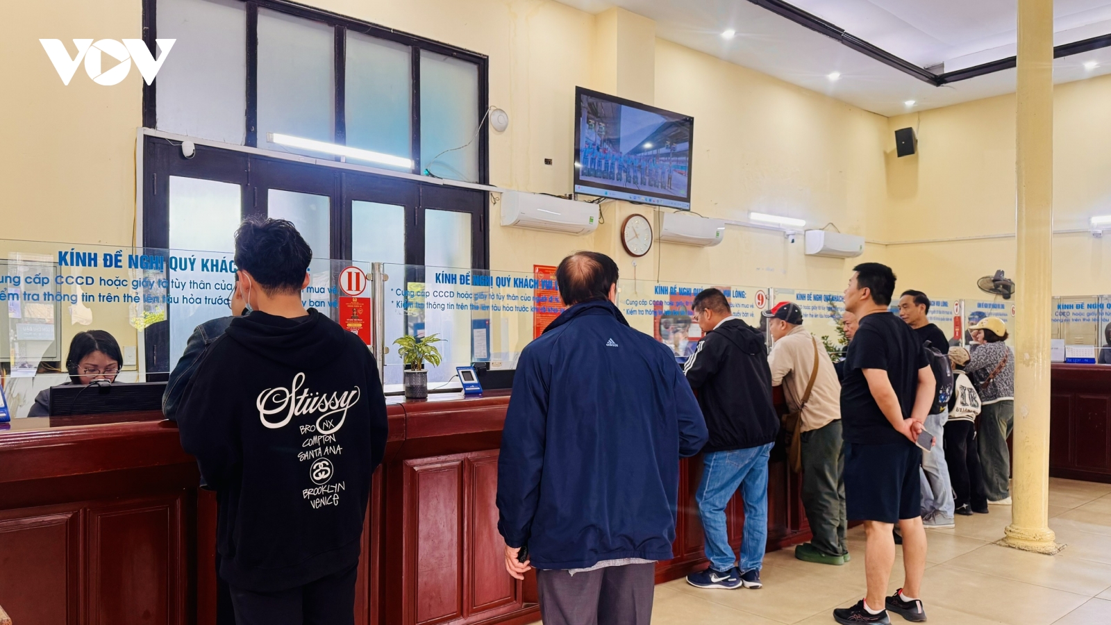 Ga Hà Nội, bến xe Nước Ngầm thông thoáng trong ngày mùng 5 Tết