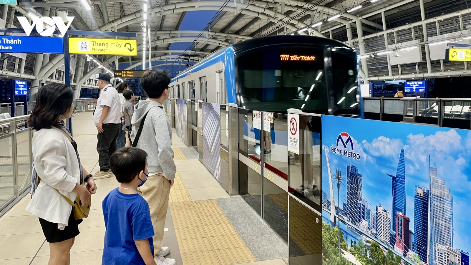 Metro 1 TP.HCM đón hơn 570.000 lượt hành khách cao điểm Tết