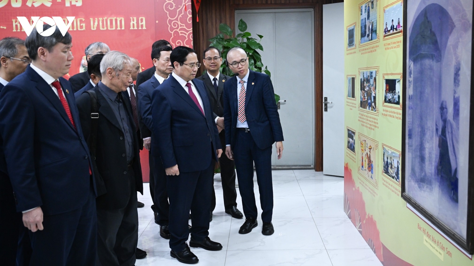 Thủ tướng Phạm Minh Chính thăm, làm việc tại Viện Hàn lâm KHXH Việt Nam