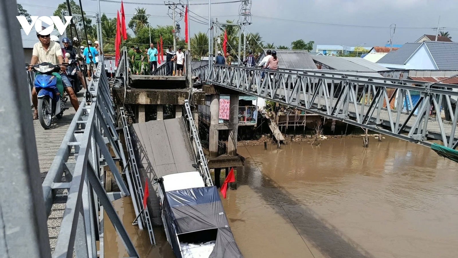 Cần Thơ cấm phương tiện thủy qua kênh Thốt Nốt đoạn cầu 30/4 bị sập