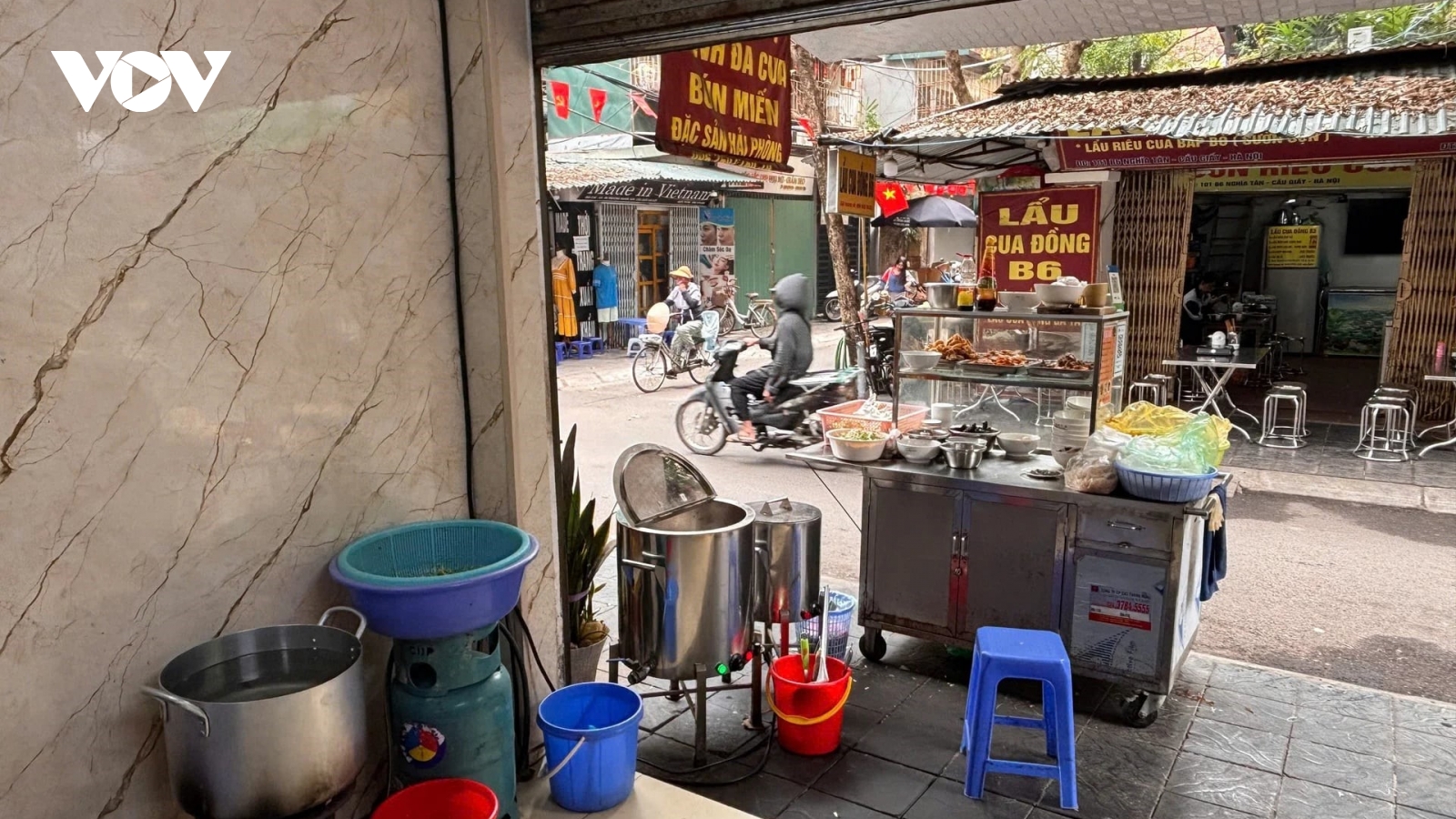 Vì sao nhóm dịch vụ và ăn uống "đi trước" trong "làn sóng" tăng giá?