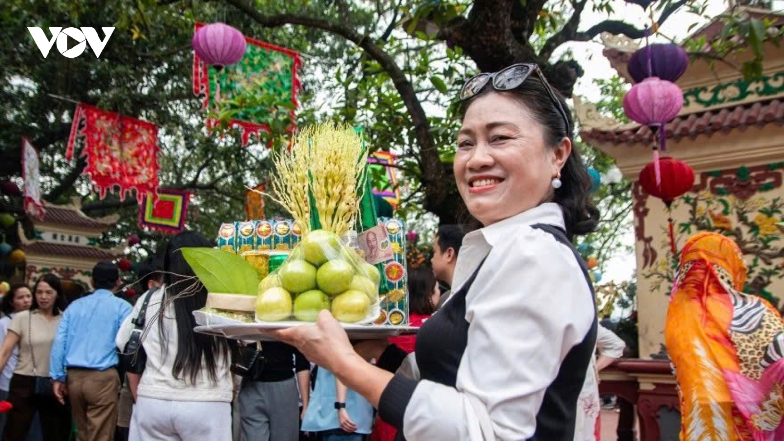 Crowds gather at Hanoi temples, pagodas for First Full Moon Festival prayers