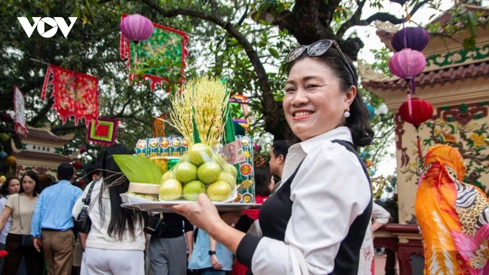 Crowds gather at Hanoi temples, pagodas for First Full Moon Festival prayers
