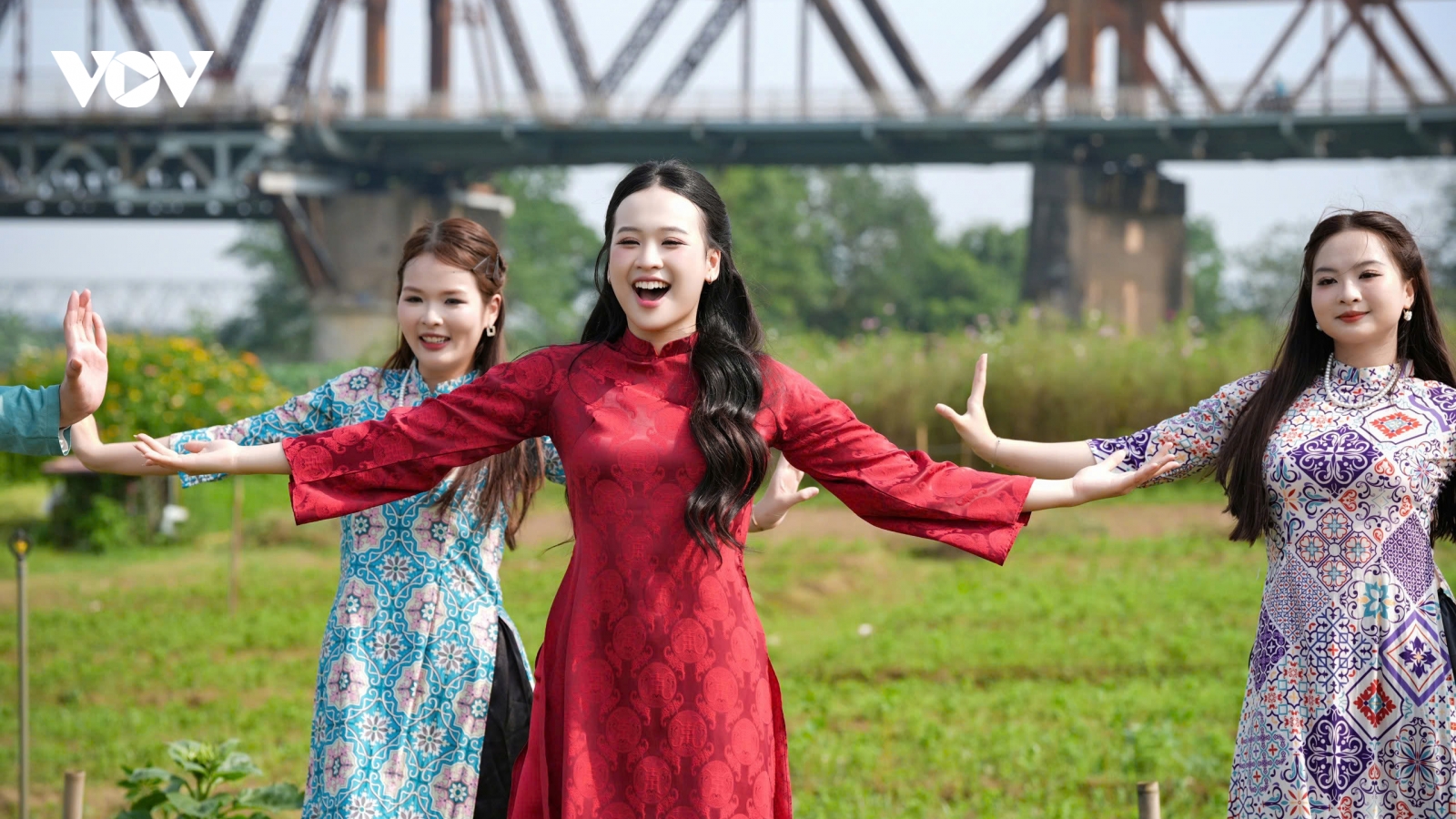 Món quà 8/3 đặc biệt của giải Nhất Tiếng hát Hà Nội 2025 tặng mẹ và cô giáo