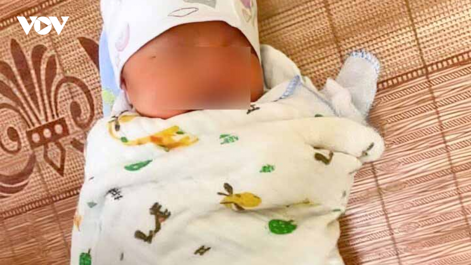 Bé gái sơ sinh ở Bắc Ninh bị bỏ rơi ven đường