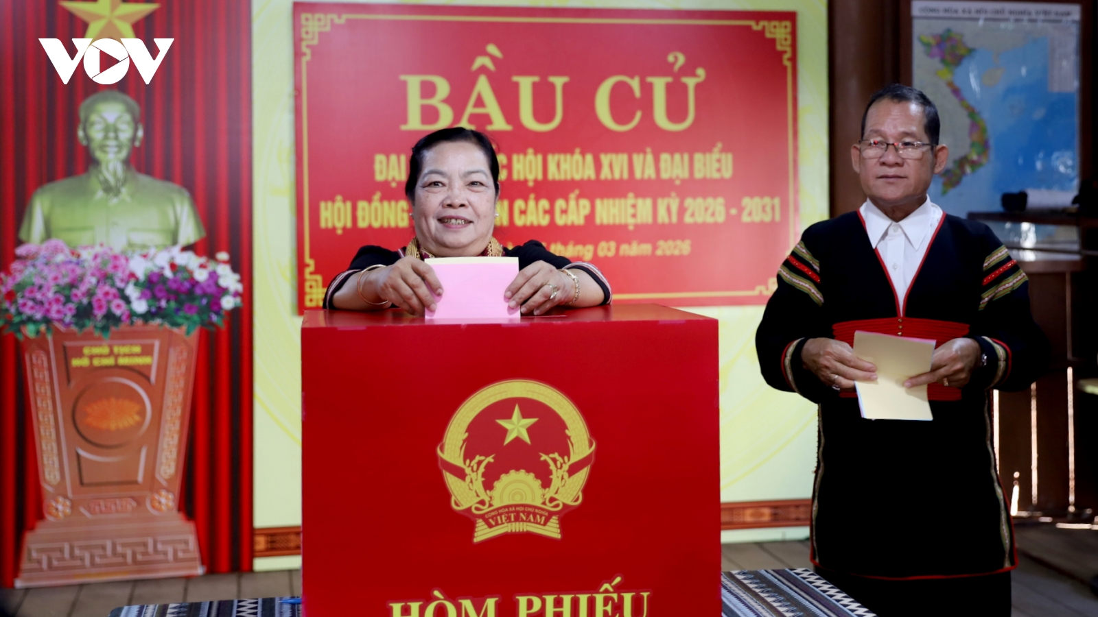 Người có uy tín góp phần đưa ngày hội bầu cử đến các buôn làng Tây Nguyên