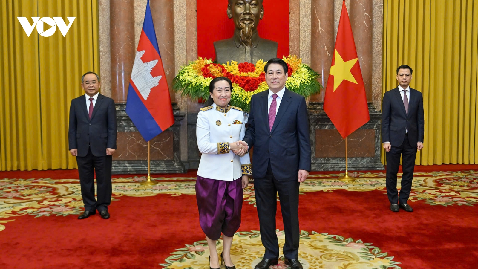 Chủ tịch nước Lương Cường tiếp đại sứ các nước trình Quốc thư