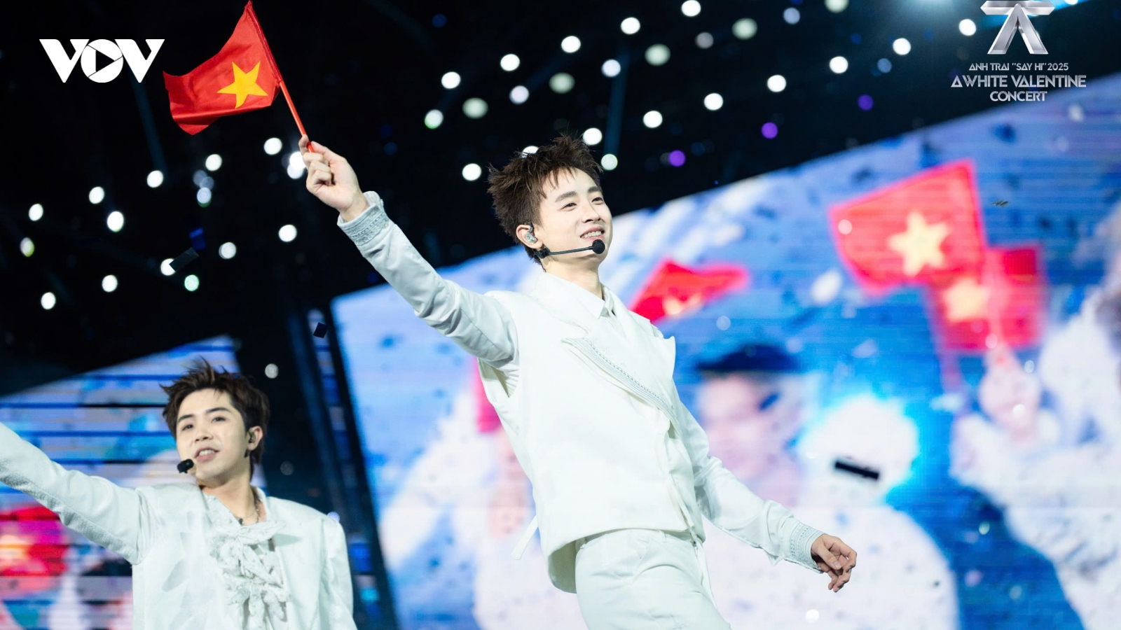 Dàn Anh trai khuấy động Mỹ Đình trong concert Valentine đặc biệt