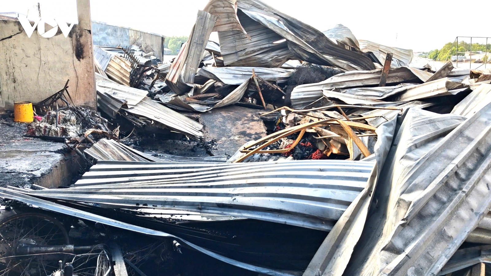 Hỏa hoạn thiêu rụi dãy nhà ven sông tại Cà Mau