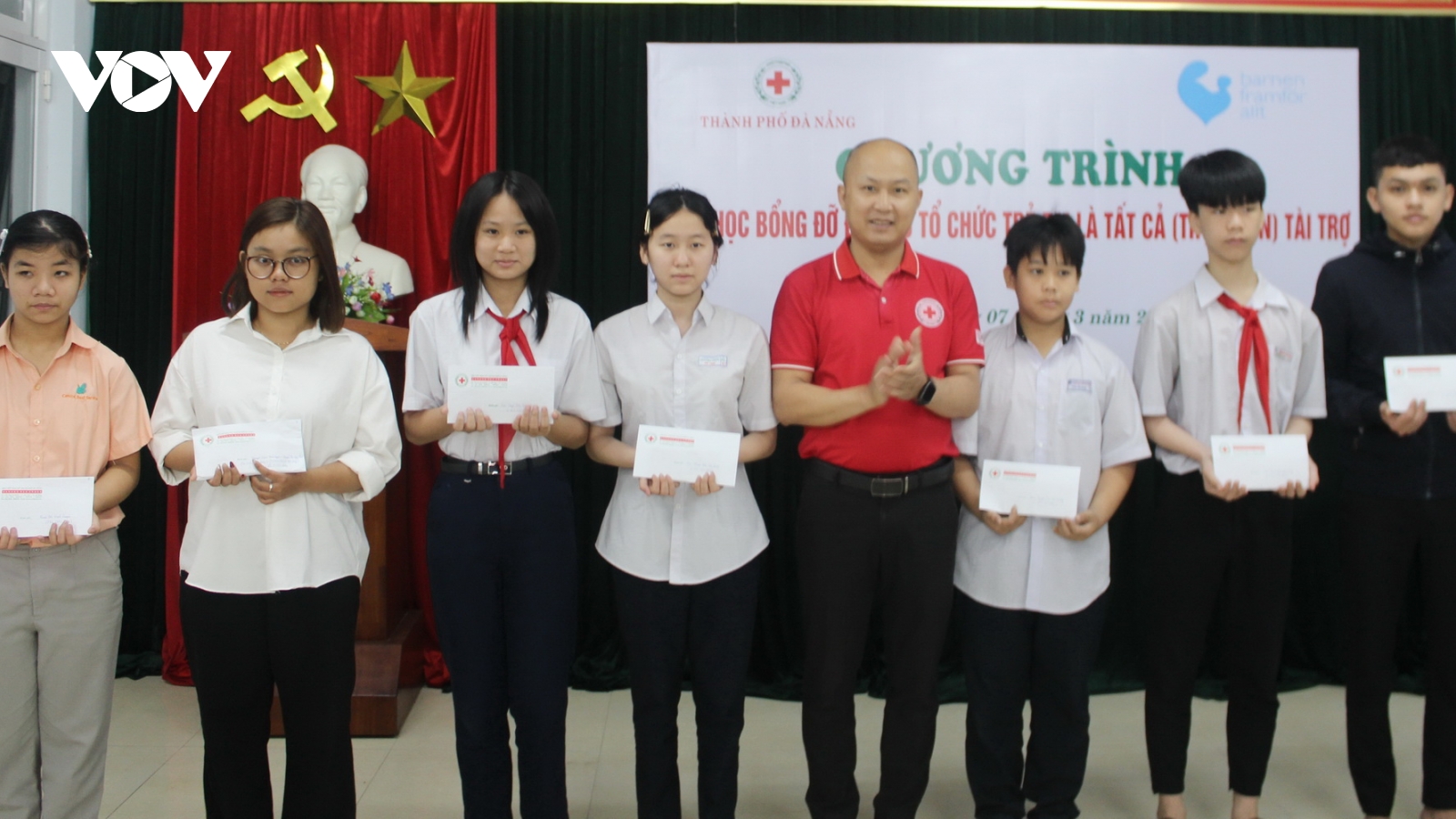 Học sinh, sinh viên hoàn cảnh khó khăn ở TP Đà Nẵng được nhận bổng