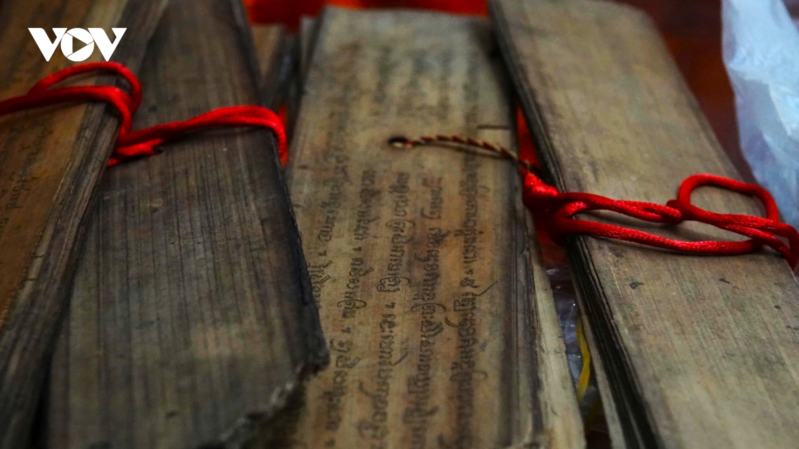 Sách lá buông - báu vật của người Khmer (Bài 2)