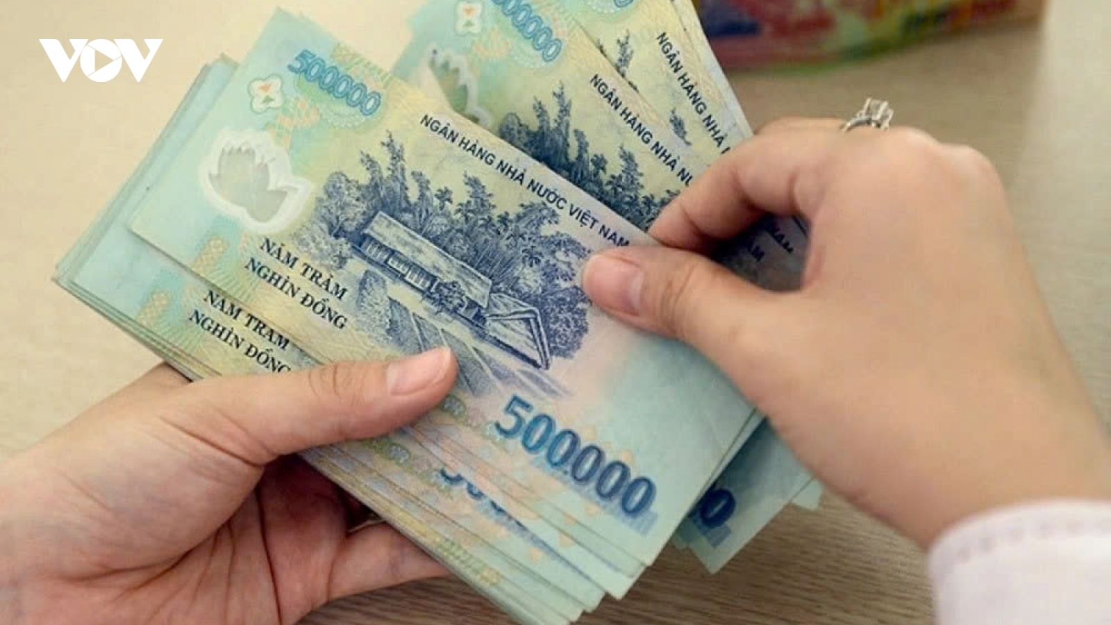 Bộ Nội vụ đề xuất tăng lương cơ sở lên 2,53 triệu đồng/tháng từ 1/7