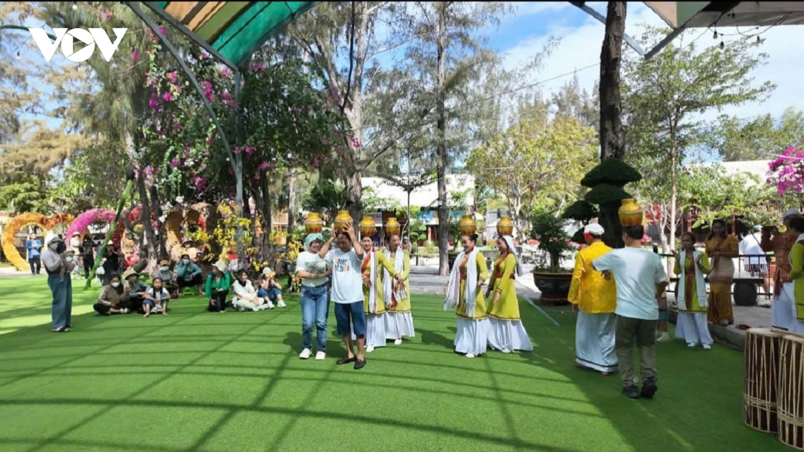 Nghệ thuật truyền thống Chăm níu chân du khách