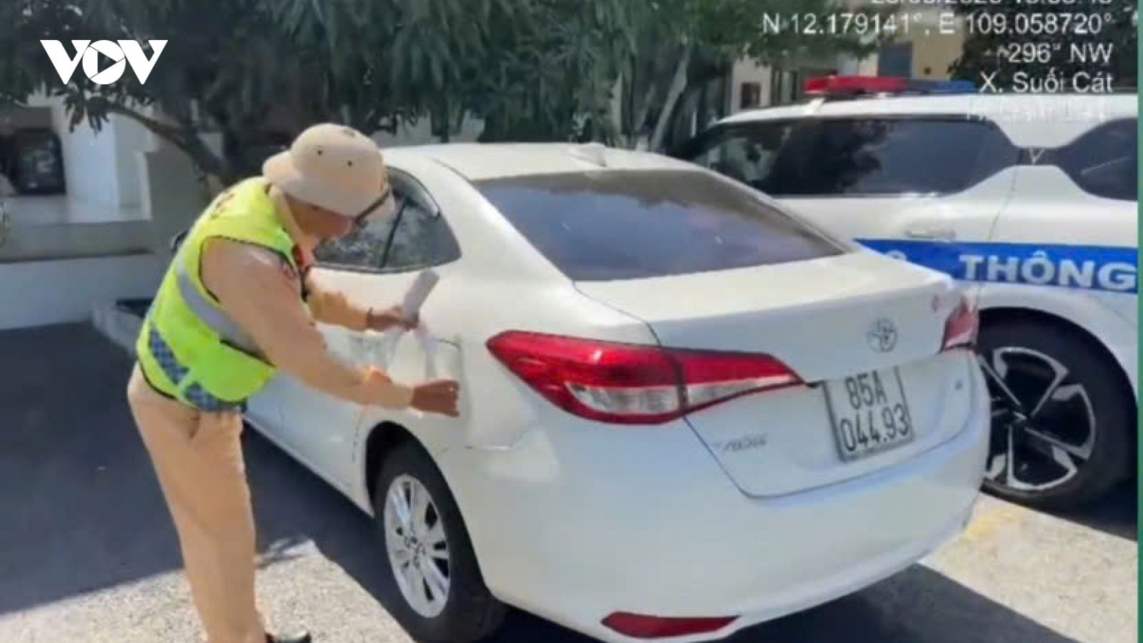 Xử phạt tài xế và chủ xe 27 triệu đồng vì đi xe hết hạn đăng kiểm trên cao tốc