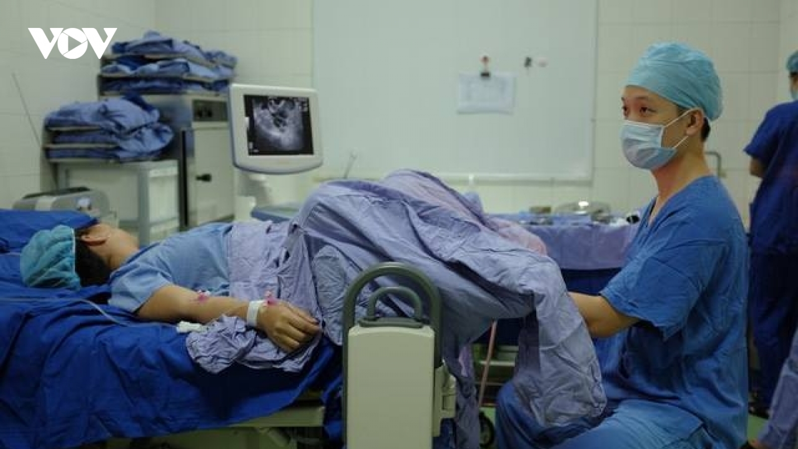 Suy tuyến yên có thể “đánh cắp” cơ hội làm cha mẹ