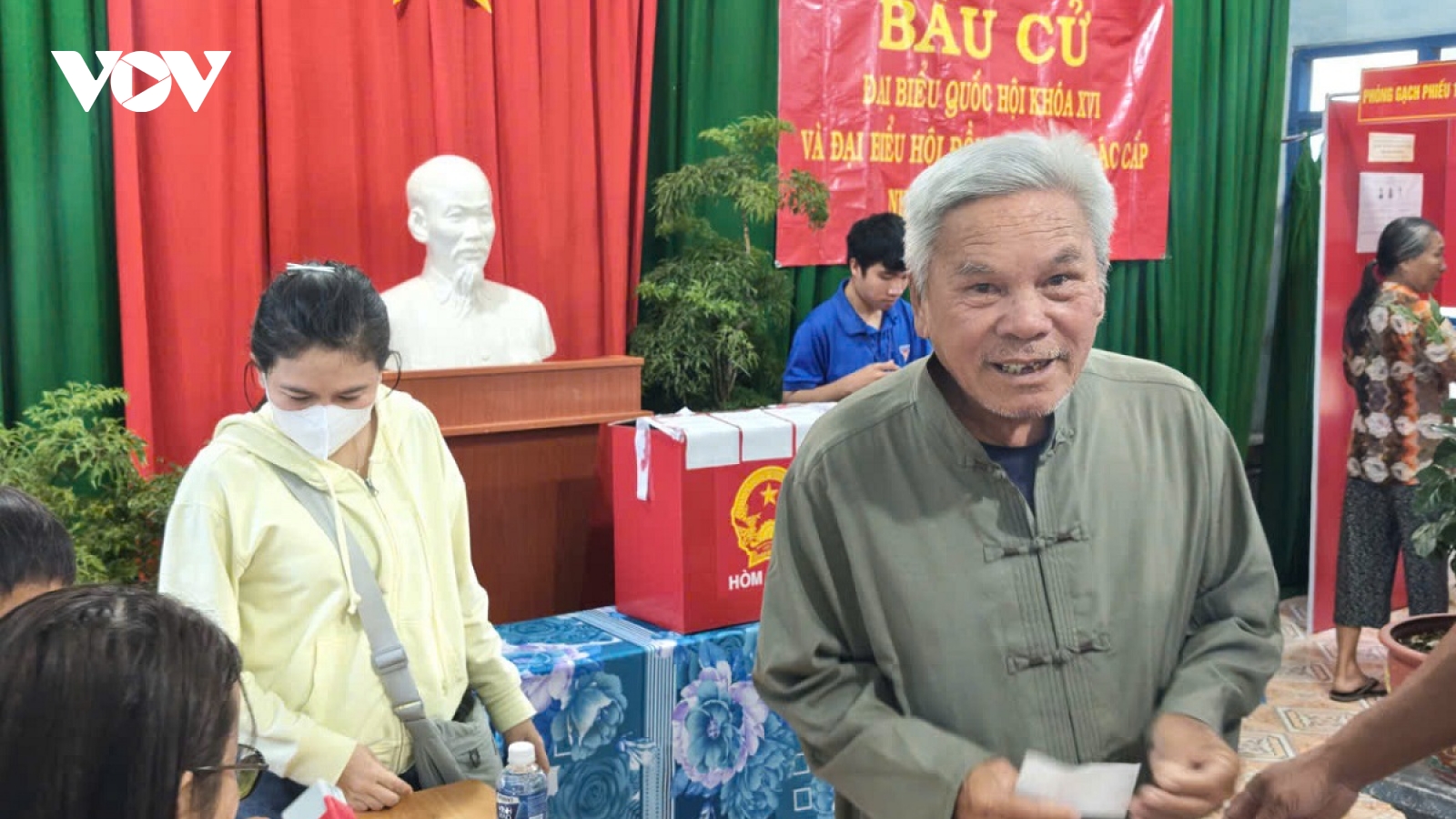 Ngư dân Lâm Đồng rẽ sóng về bờ đi bầu cử, gửi gắm kỳ vọng