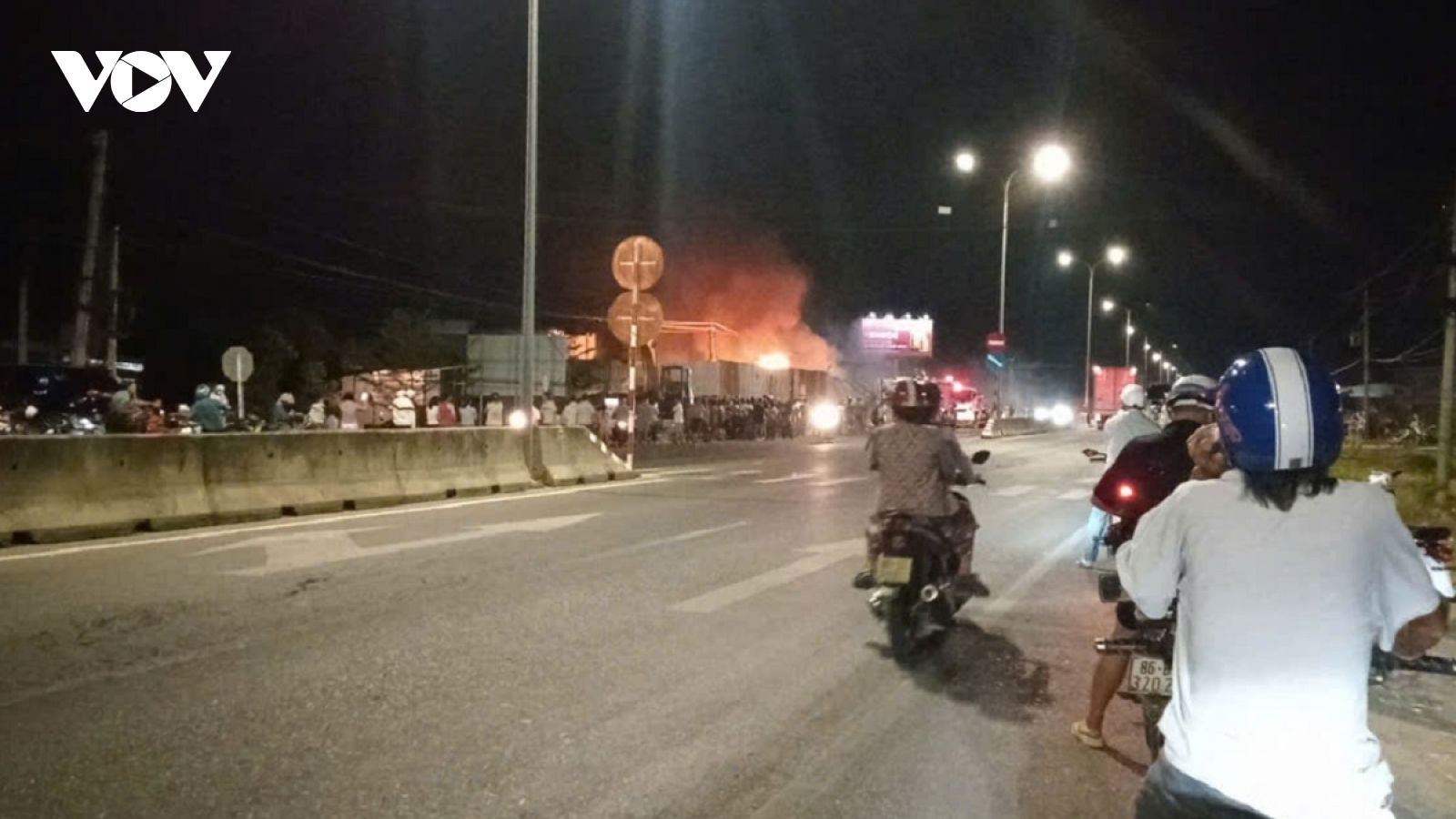 Khống chế đám cháy khu vực tập kết phế liệu ở Lâm Đồng