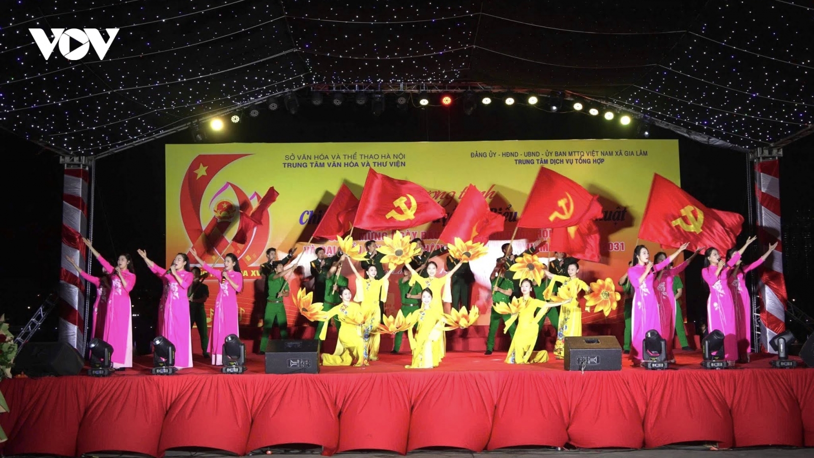Hà Nội sôi nổi các chương trình văn nghệ chào mừng ngày hội bầu cử