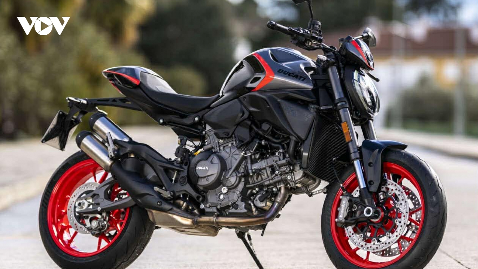 Ducati Monster 2026 thêm màu Sport Livery, lần đầu có cruise control