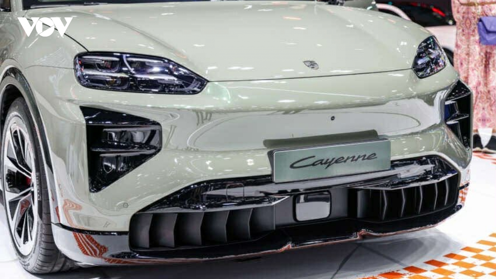Ngắm SUV điện hiệu suất cao Porsche Cayenne Electric