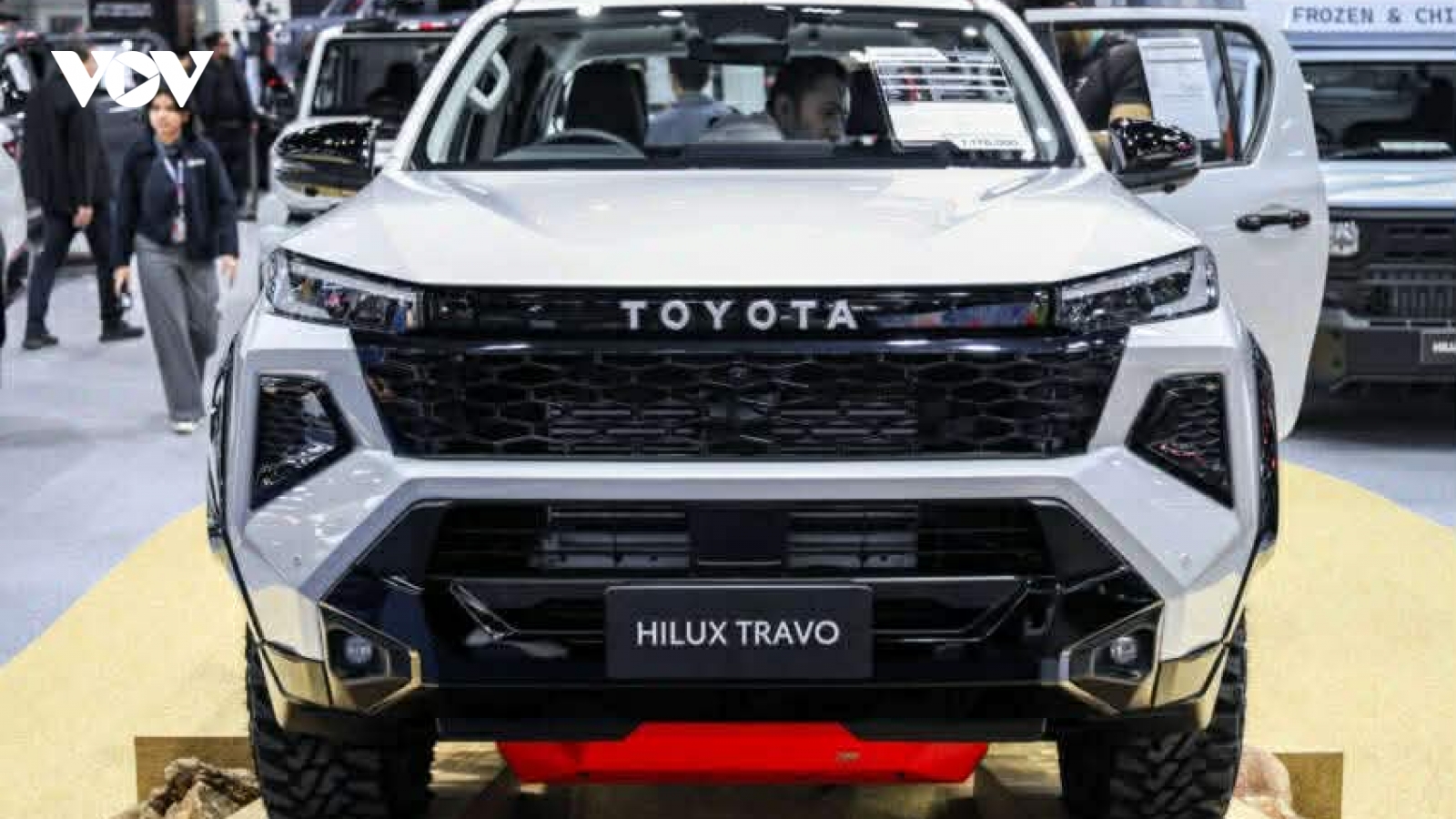 Xe bán tải Toyota Hilux Travo 2026 ra mắt tại Thái Lan có phiên bản thuần điện