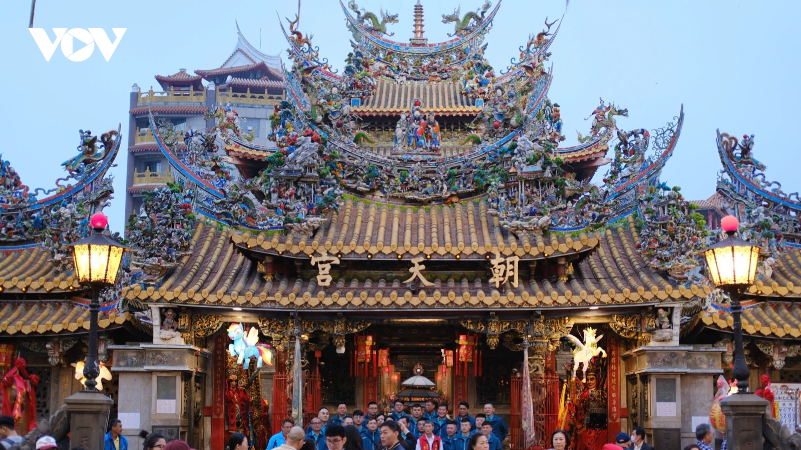 Ngôi miếu hơn ba thế kỷ ở Đài Loan với lễ rước kiệu và pháo nổ vang trời
