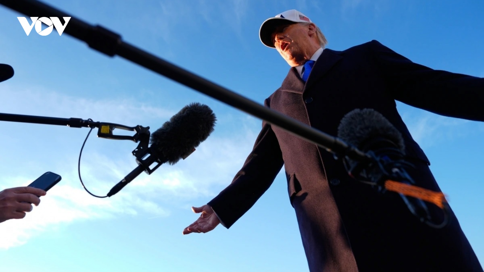 Ông Trump tiết lộ, nhiều quốc gia sẵn sàng điều tàu chiến tới eo biển Hormuz