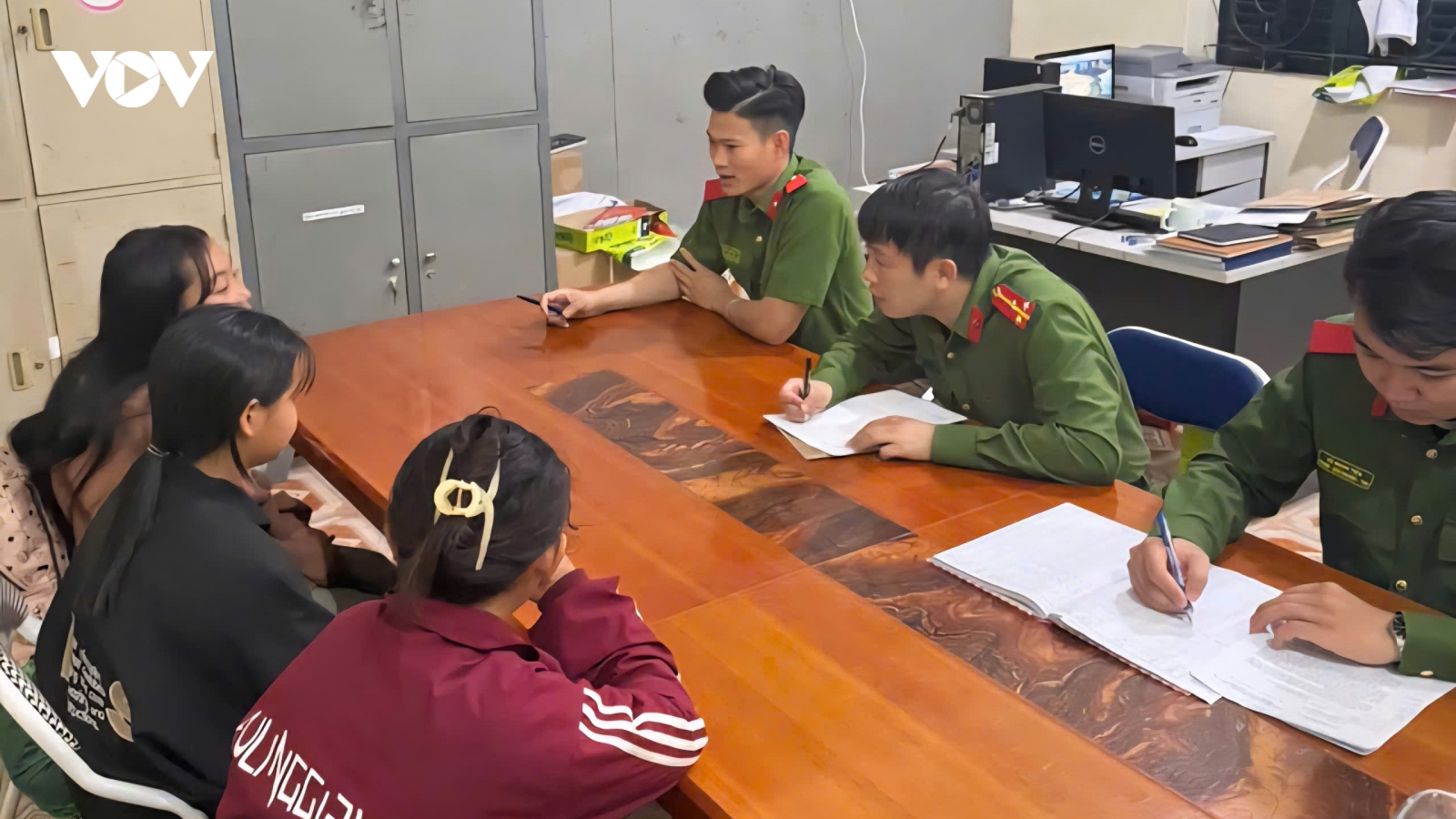 3 nữ sinh bỏ nhà, bắt xe "đi làm việc" sau lời dụ dỗ qua mạng