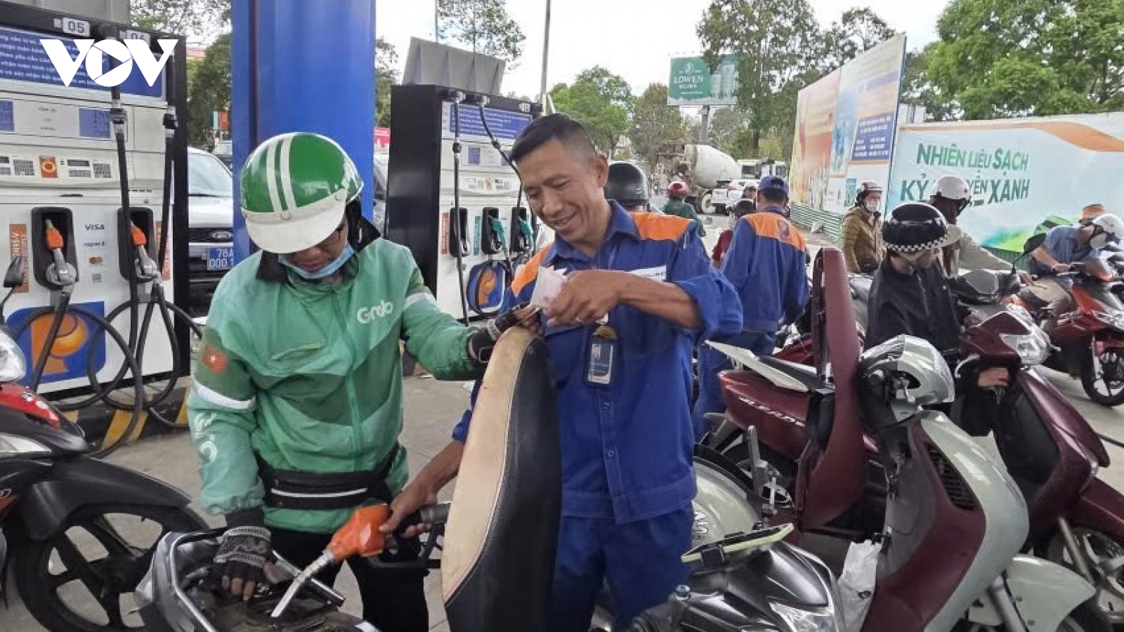 Giá nhiên liệu tăng, người dân Đắk Lắk chịu áp lực chi phí đi lại