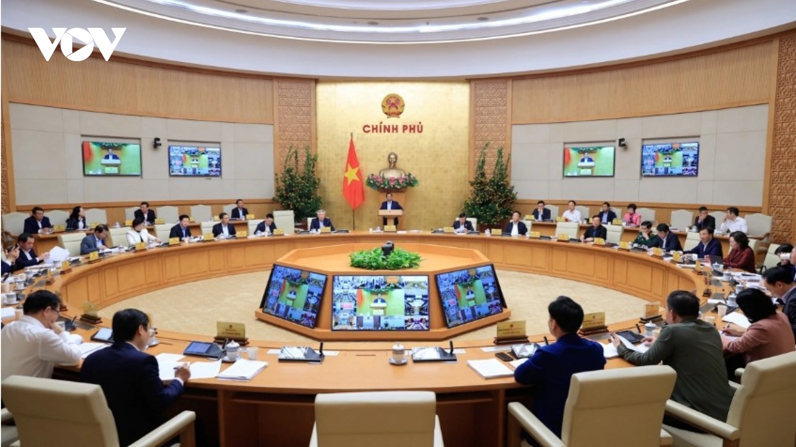 PM Chinh stresses measures to sustain growth amid global uncertainties