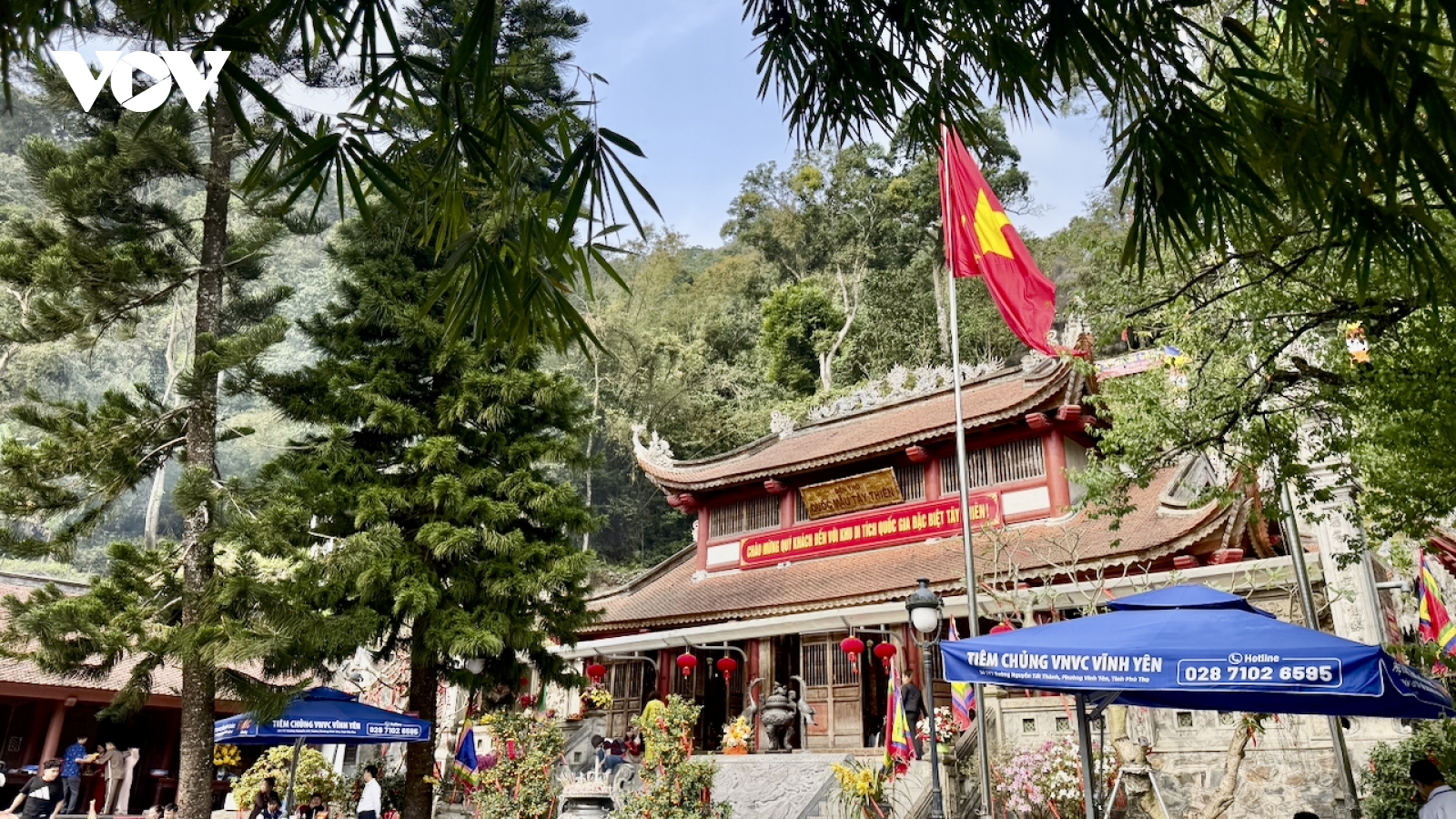 Hơn 120.000 lượt du khách về chiêm bái Đền Mẫu Tây Thiên