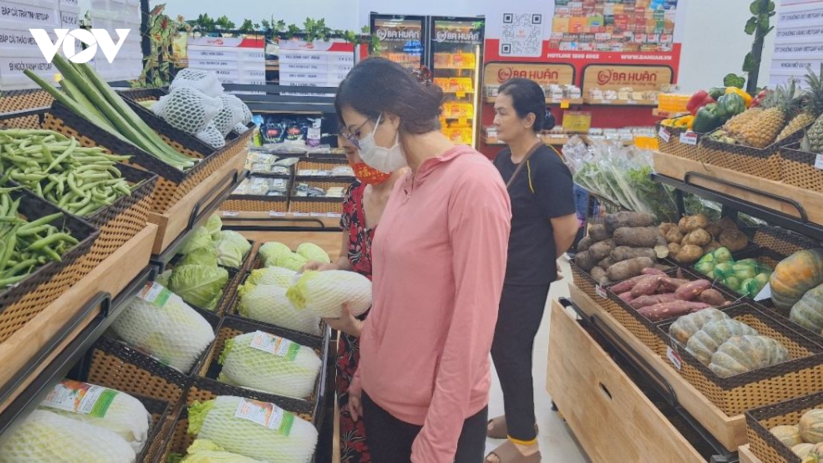 Giá xăng dầu tăng, tiểu thương đẩy giá, hệ thống bán lẻ gồng mình giữ ổn định