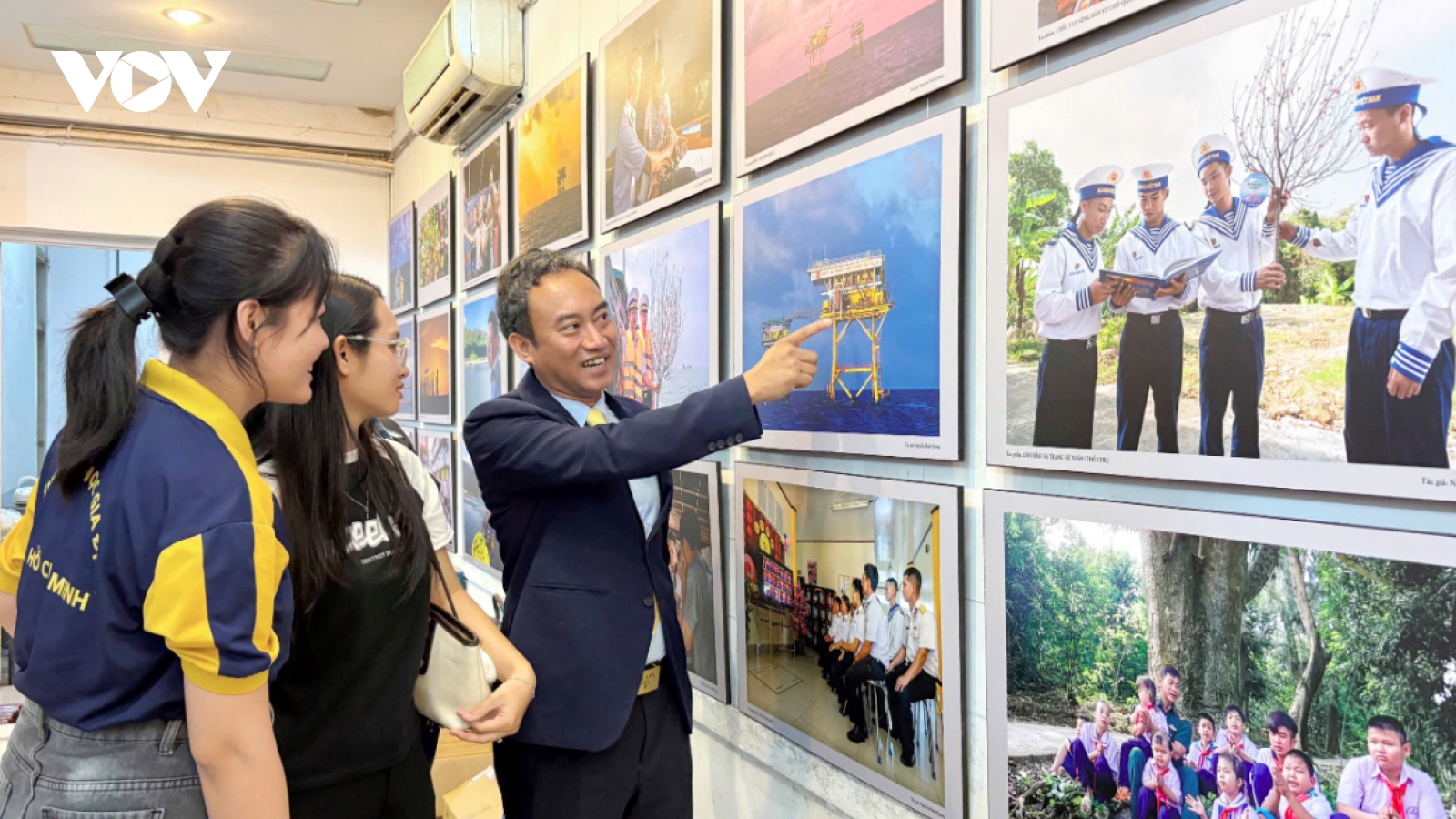 Photo exhibition highlights youth spirit in Vietnam’s maritime frontiers