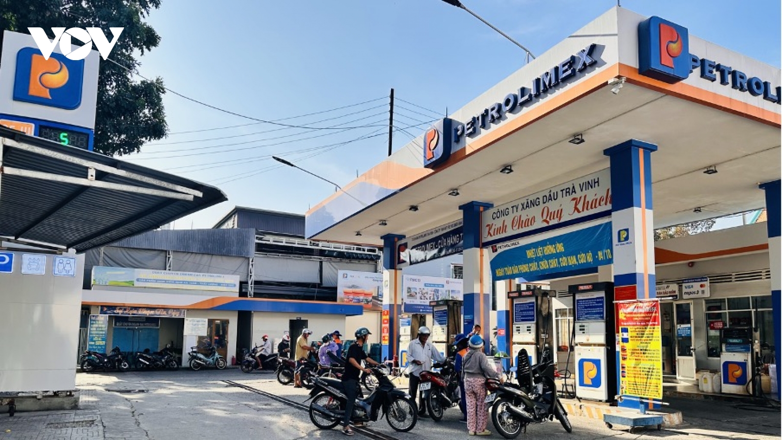 Nhiều người dân ở Vĩnh Long muốn mua xăng dầu tích trữ nhưng bất thành