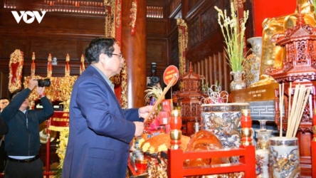 PM pays tribute to President Ho Chi Minh, fallen heroes in Dien Bien